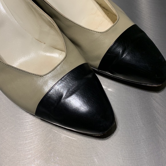 David Evins Bone & Black Classic Spectator Pump Size 9 1/2 AAAA (Extra Narrow) - Picture 2 of 14